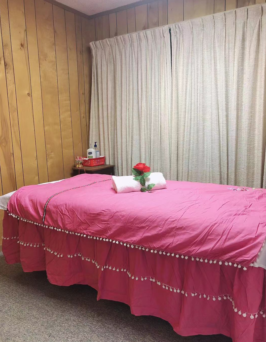 Picture of one of our massage rooms. Asian Massage 89 W. Apple Ave, Muskegon, MI 49440. Call 231-260-